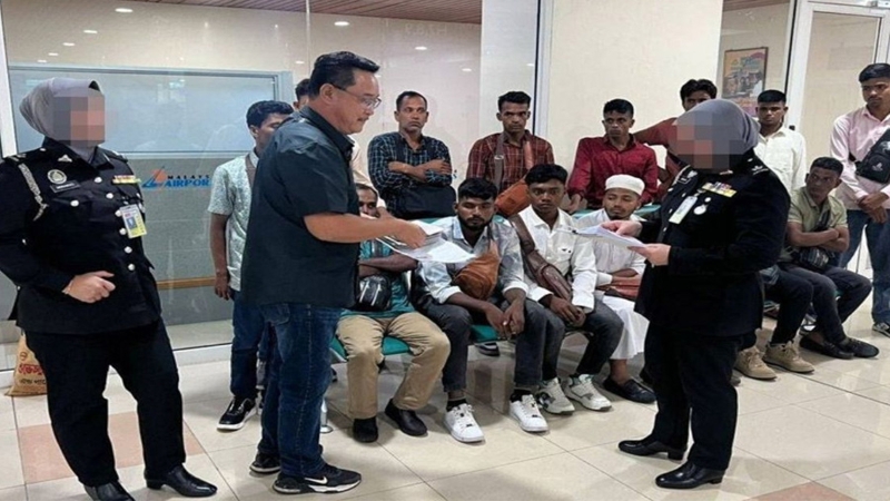 মালয়েশিয়ায় বিমানবন্দরে ২৬ বাংলাদেশি আটক