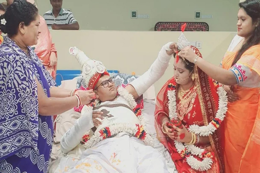 ব্যতিক্রম এক বিয়ের সাক্ষী হলো হাসপাতালের চার দেয়াল