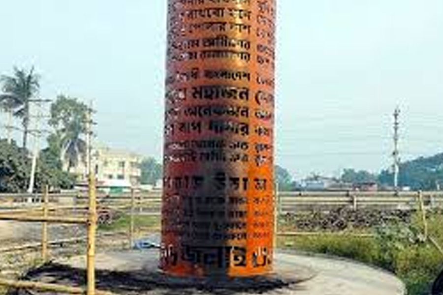 জুলাই স্মৃতিস্তম্ভে দুর্বৃত্তদের আগুন