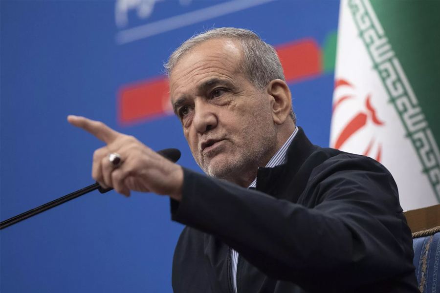 বিক্ষোভের মুখে অর্থনীতি পুনর্গঠনের প্রতিশ্রুতি ইরান প্রেসিডেন্টের