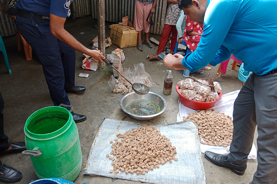 মধুপুরে ভোক্তা অধিকারের অভিযানে তিন প্রতিষ্ঠানকে জরিমানা