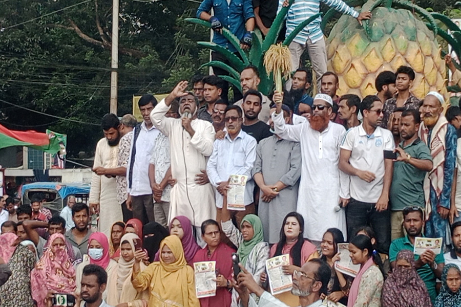 টাঙ্গাইল-১ বিএনপির মনোনয়ন বাতিলের দাবিতে বিক্ষোভ