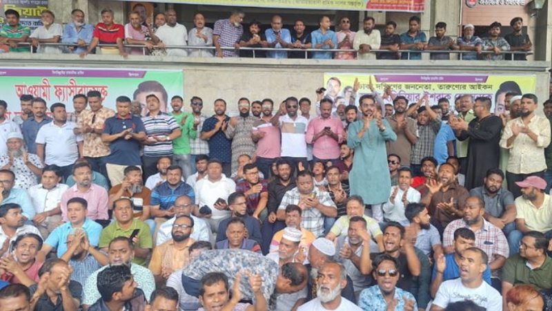 ফের ইশরাক সমর্থকদের আন্দোলনে অবরুদ্ধ নগর ভবন
