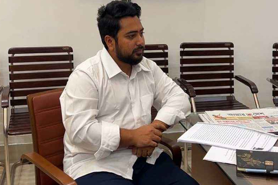 শেখ হাসিনার বিরুদ্ধে সাক্ষ্য দিতে ট্রাইব্যুনালে নাহিদ ইসলাম