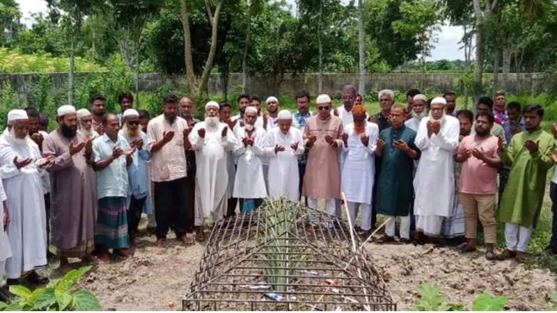 জুলাই অভ্যুত্থানে নিহত ইমরানের কবর জিয়ারত করলেন বিএনপির নেতৃবৃন্দ
