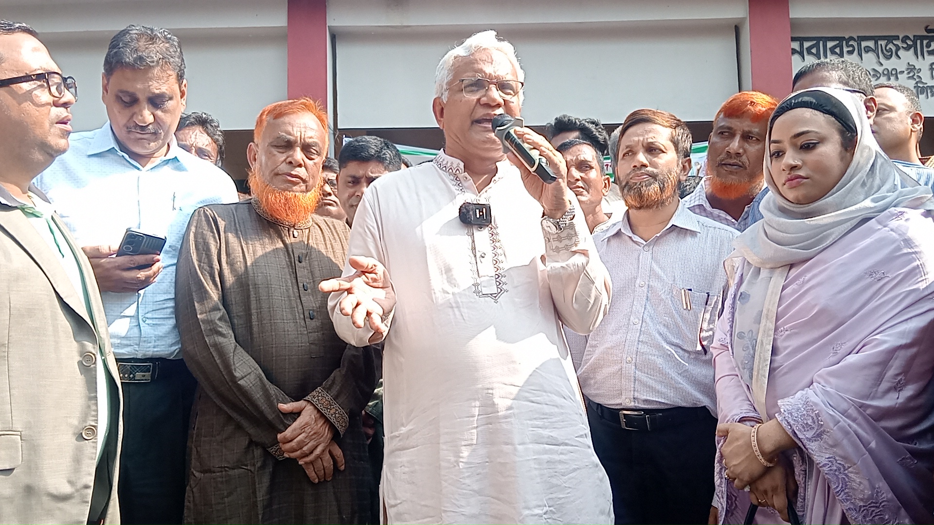 নবাবগঞ্জে ডাঃ জাহিদের উদ্যোগে ব্যতিক্রমী ফ্রী মেডিকেল ক্যাম্প