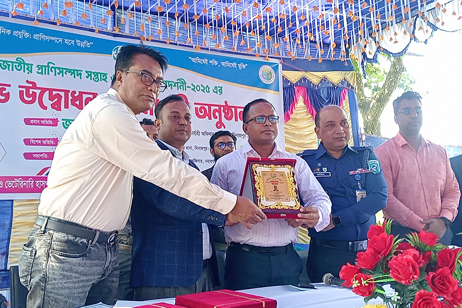 নবাবগঞ্জে প্রাণি সম্পদ সেবা সপ্তাহের প্রদর্শনীর উদ্বোধন