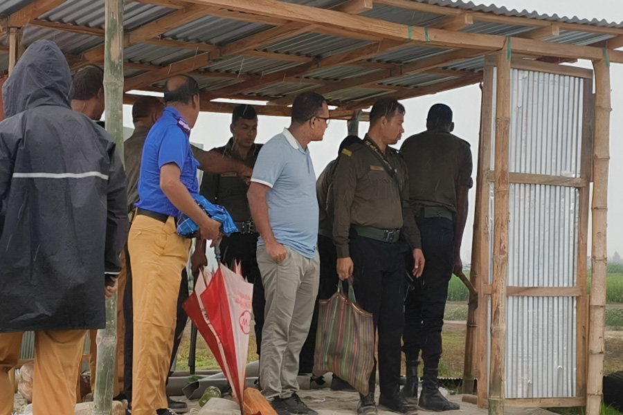 নবাবগঞ্জে ইউএনও’র নেতৃত্বে অবৈধ বালু উত্তোলন বন্ধ