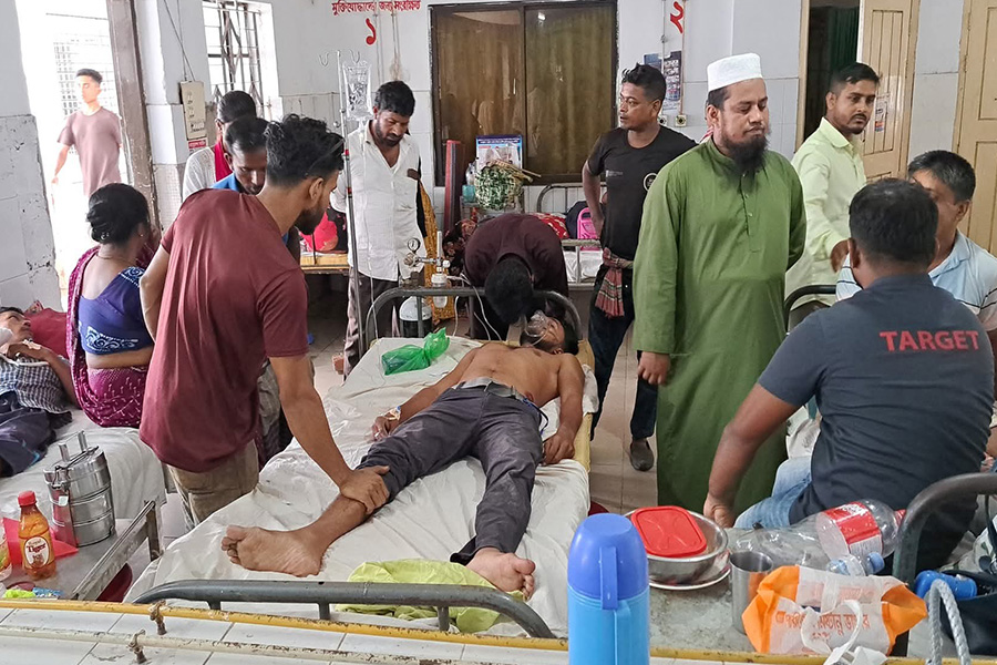 নড়াইলে সড়ক দুর্ঘটনায়  নিহত১, আহত ৬