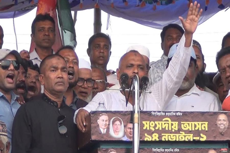 উড়ে এছে জুড়ে বসা যাবেনা : মনিরুল ইসলাম