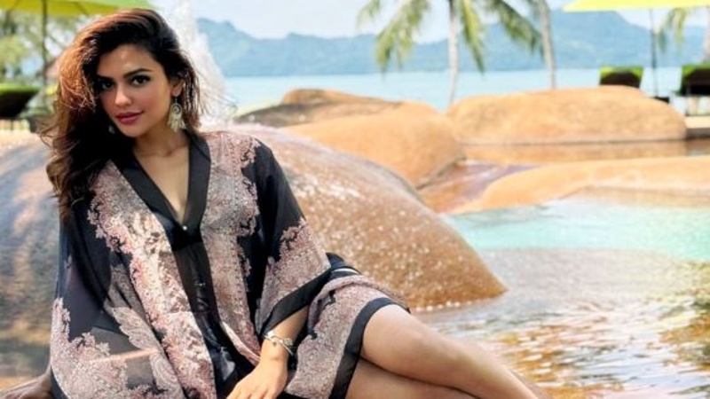 নুসরাত ফারিয়ার পাশে জুলাই আন্দোলনের তারকারা