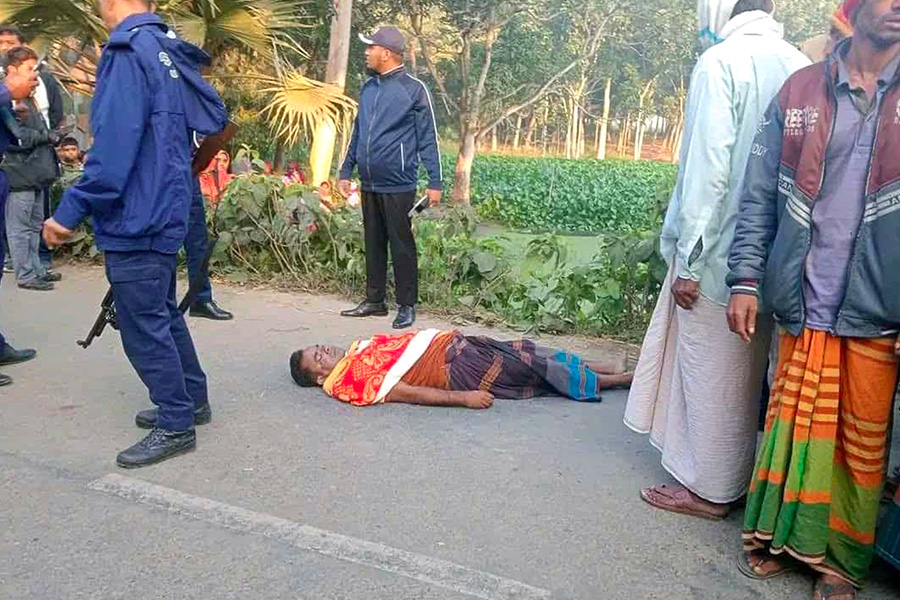 পাবনার সুজানগরে রাস্তার পাশ থেকে ব্যবসায়ীর মরদেহ উদ্ধার