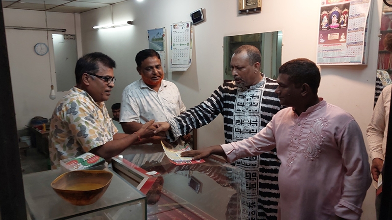 'জাগো প্রিয় চাটমোহরবাসী জাগো' স্লোগান নিয়ে মানুষের দ্বারে দ্বারে রাজা