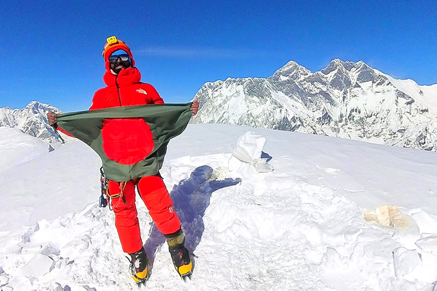 ষষ্ঠ বাংলাদেশি হিসেবে ‘আমা দাবলাম’ জয় করলেন পাবনার তৌকির