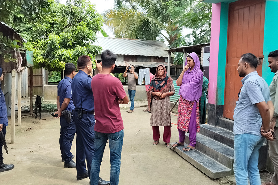 পাবনায় চাঁদার দাবিতে প্রবাসীর বাড়িতে যুবদল নেতার হামলা