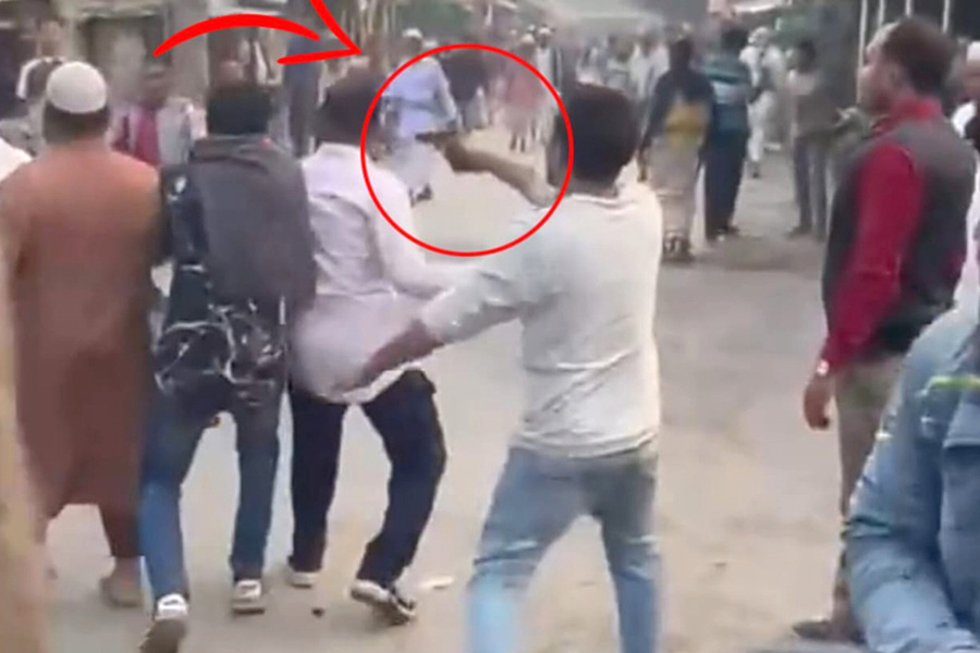 অস্ত্র হাতে গুলি ছোঁড়া যুবক জামায়াত কর্মী : পুলিশ