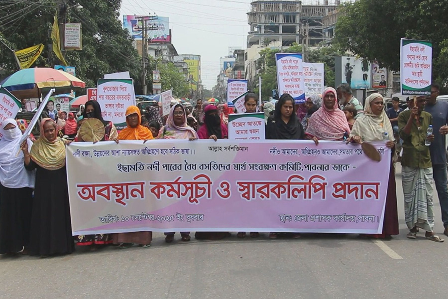 ইছামতী নদী পাড়ের জমি অধিগ্রহণ ও ক্ষতিপূরণের দাবিতে বিক্ষোভ