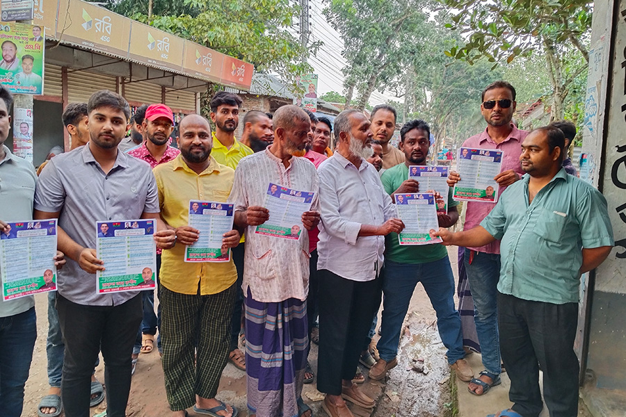 পাংশায় বিএনপি’র রাষ্ট্র কাঠামো মেরামতের ৩১ দফা লিফলেট বিতরণ