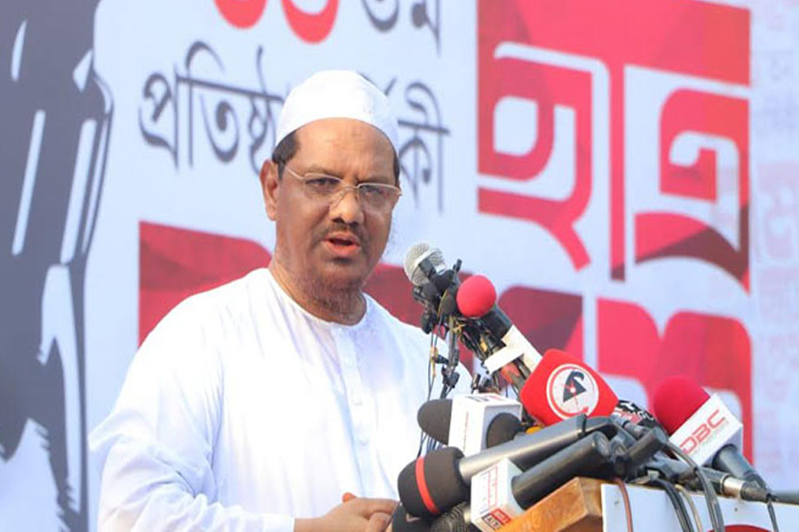 কে দেশ চালায় তা জাতি জানতে চায় : চরমোনাই পীর