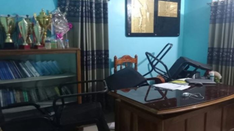 লালমনিরহাটে থানায় হামলায় ৮ পুলিশ সদস্য আহত