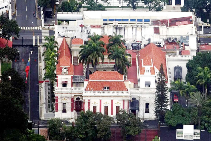 ভেনেজুয়েলায় প্রেসিডেন্ট প্রাসাদের কাছে গোলাগুলি