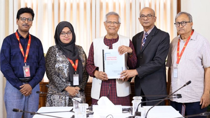 প্রধান উপদেষ্টার কাছে গুম কমিশনের দ্বিতীয় ইন্টেরিম রিপোর্ট জমা