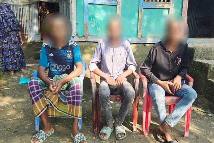 রাঙ্গাবালীতে প্রকাশ্যে দুই শিক্ষার্থীসহ পাঁচজনের মাথা ন্যাড়া