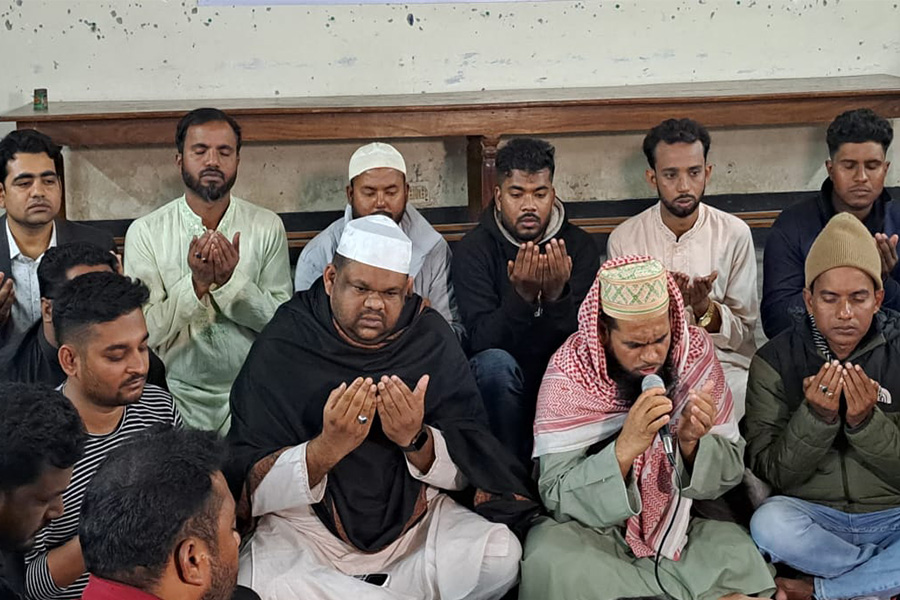 রাজবাড়ীতে খালেদা জিয়ার সুস্থতা কামনায় মিলাদ ও দোয়া