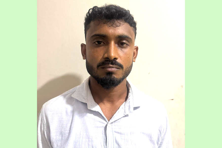 গোয়ালন্দে নূরাল পাগলার দরবার থেকে গরু লুট যুবক গ্রেপ্তার