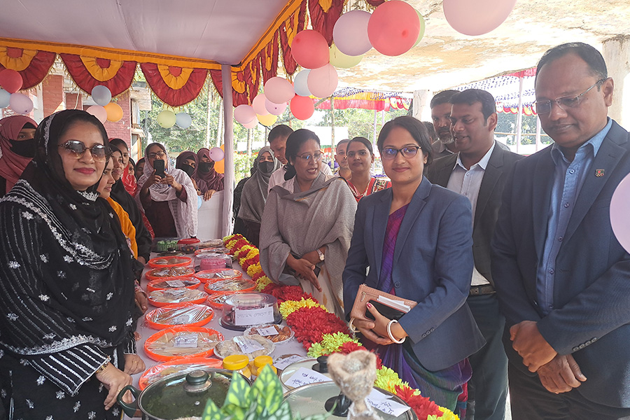 গোয়ালন্দে তারুণ্যের উৎসব উদযাপনে পিঠা উৎসব