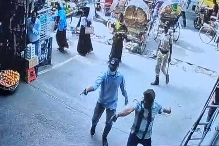 ঢাকায় ন্যাশনাল মেডিকেলের সামনে দুর্বৃত্তদের গুলিতে নিহত ১