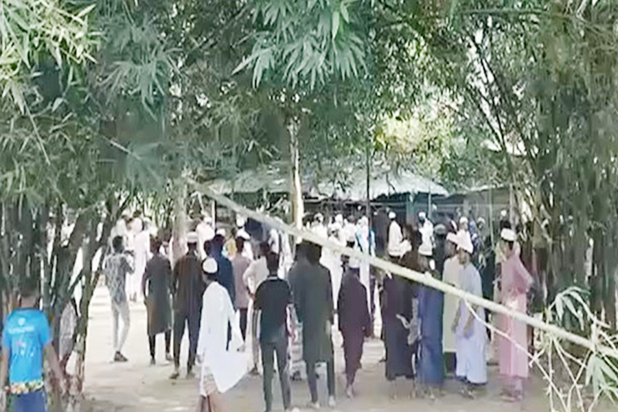 রাজশাহীতে ভান্ডারীর খানকা শরিফ গুড়িয়ে দিল মুসল্লিরা