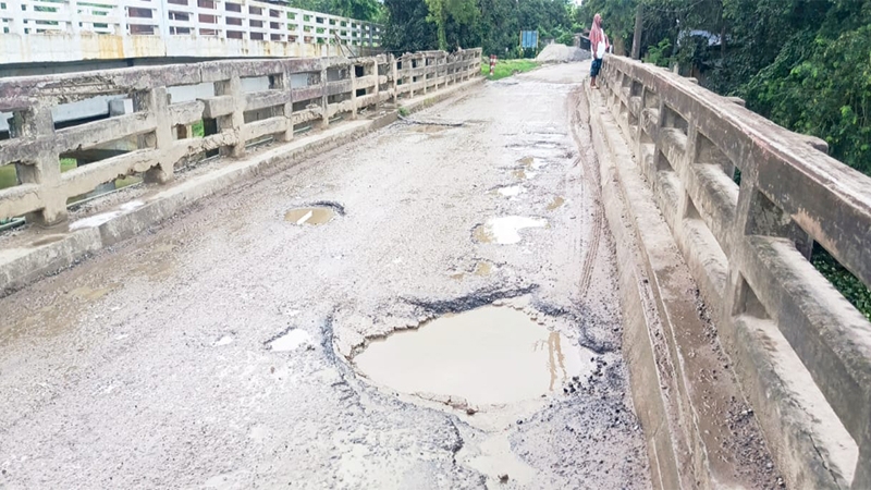 রাজশাহী তানোর-বায়া সড়কের ২টি ব্রিজ ঝুঁকিপূর্ণ