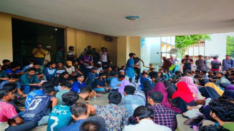 রাবিতে ৯ দফা দাবিতে শিক্ষার্থীদের বিক্ষোভ