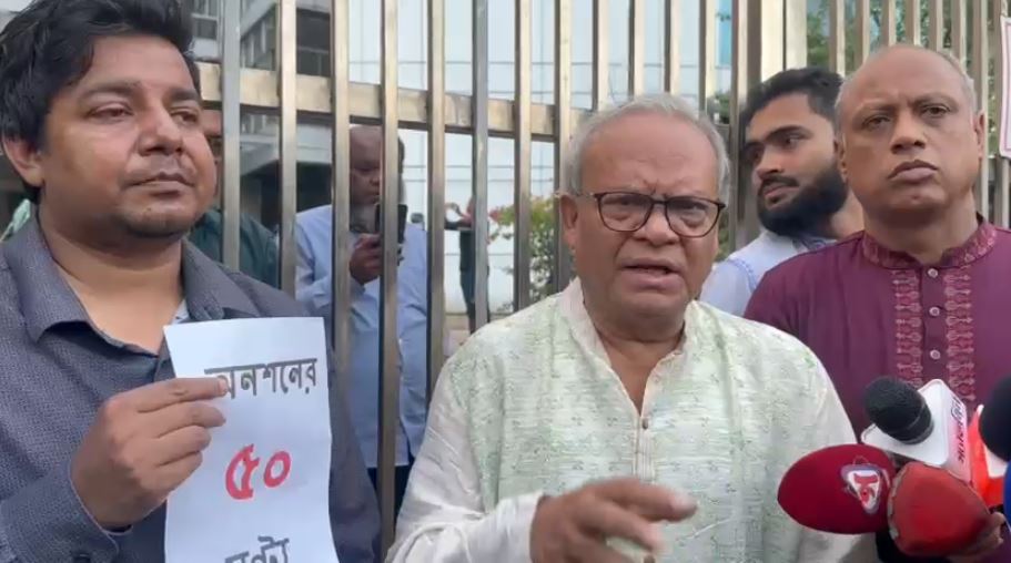 অনশনরত তারেককে সংহতি জানিয়েছেন রিজভী