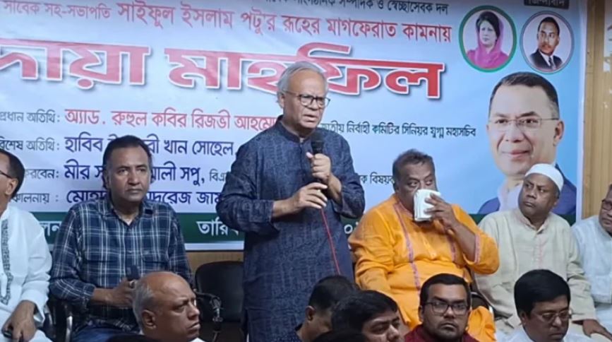 রাজনীতিবিদদের হাতে রাজনীতি থাকা উচিত: রিজভী