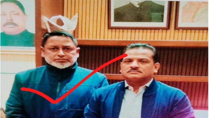 ওষুধ ব্যবসায়ীকে ফাঁসাতে গিয়ে পলাতক জিয়া স্মৃতি সংসদ নেতা সাদেক