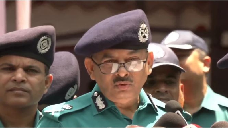 আনন্দ শোভাযাত্রায় অংশগ্রহণ নিয়ে যা বললেন ডিএমপি কমিশনার