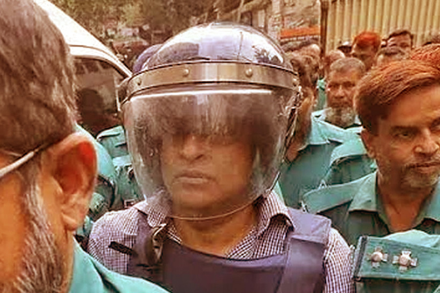 ট্রাইব্যুনালে সাবেক সেনা কর্মকর্তা জিয়াউল