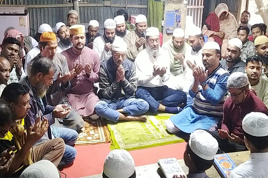 সারিয়াকান্দিতে বেগম খালেদা জিয়ার রোগমুক্তি কামনায় দোয়া মাহফিল