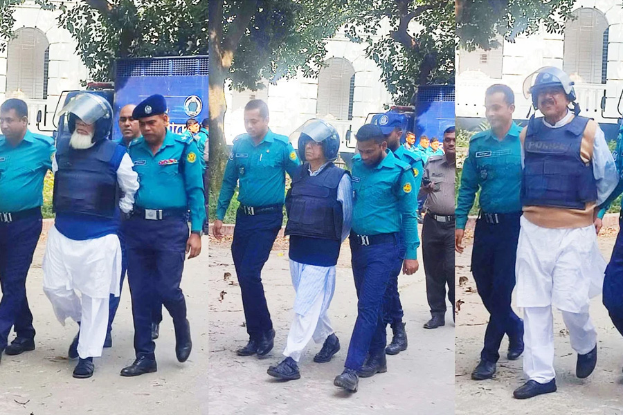 শেখ হাসিনা সরকারের মন্ত্রী-প্রতিমন্ত্রীসহ ১৭ জন ট্রাইব্যুনালে