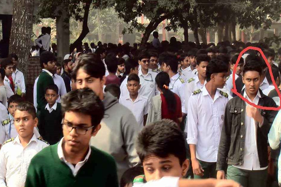 পরিক্ষা বন্ধ করে শিক্ষকদের কর্মবিরতি