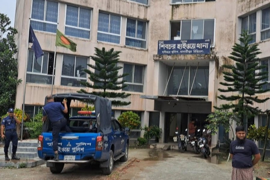 মাদারীপুরের শিবচরে সড়ক দুর্ঘটনায় যুবক নিহত