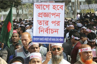 যমুনার সামনে থেকে আন্দোলনকারীদের সরিয়ে দিলেন পুলিশ