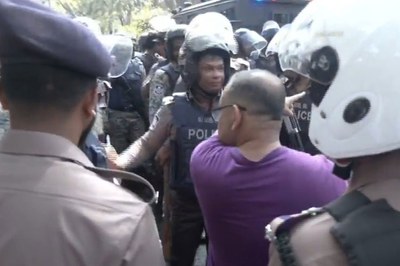 পুলিশের সঙ্গে সরকারি চাকরিজীবীদের সংঘর্ষ, যমুনায় এলেন ডিএমপি কমিশনার