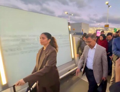 বাংলাদেশের উদ্দেশে হিথ্রো বিমানবন্দরে তারেক রহমান