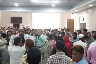 বিভিন্ন দাবিতে সচিবালয়ে কর্মচারীদের বিক্ষোভ