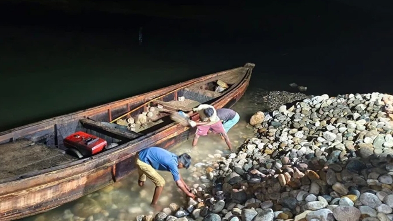 সিলেট উদ্ধার হলো ১ লাখ ঘনফুট পাথর