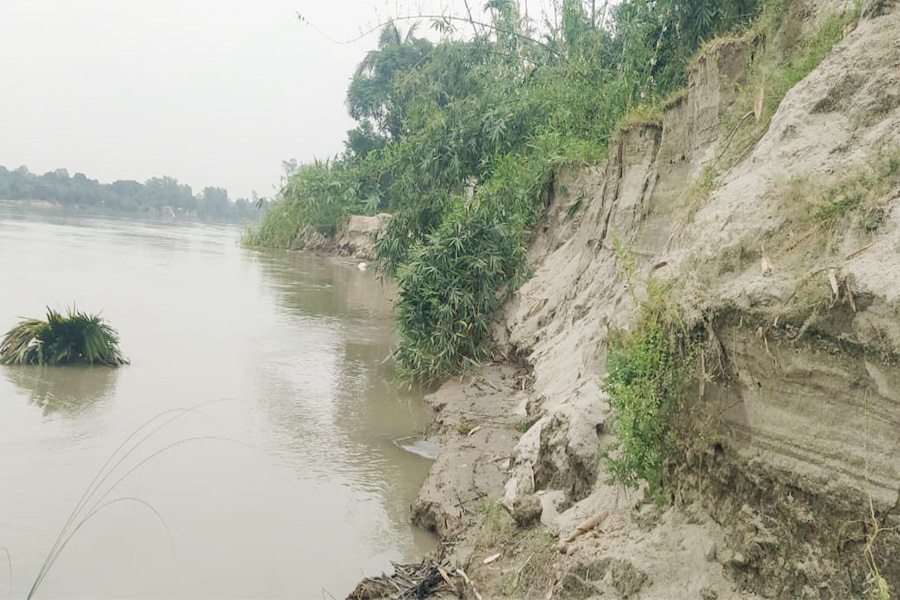 কালিহাতীতে বালু ব্যবসায়িদের হুমকিতে ১২ দোকন বন্ধ!