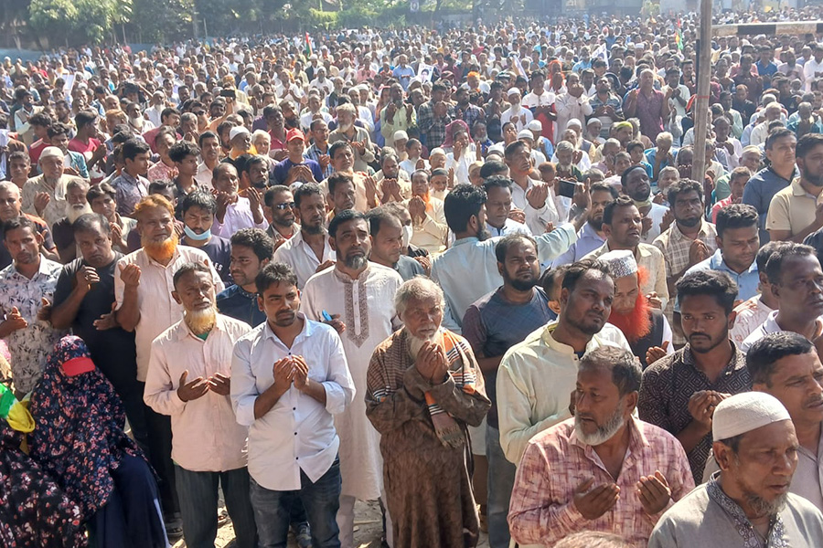 টাঙ্গাইলে খালেদা জিয়ার রোগ মুক্তিতে হাজার হাজার মানুষের মোনাজাত